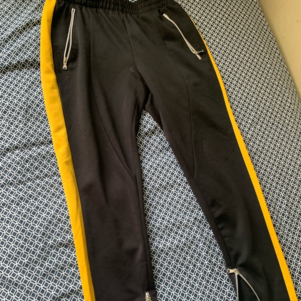 Jogger with zip on each sides fits 34-36